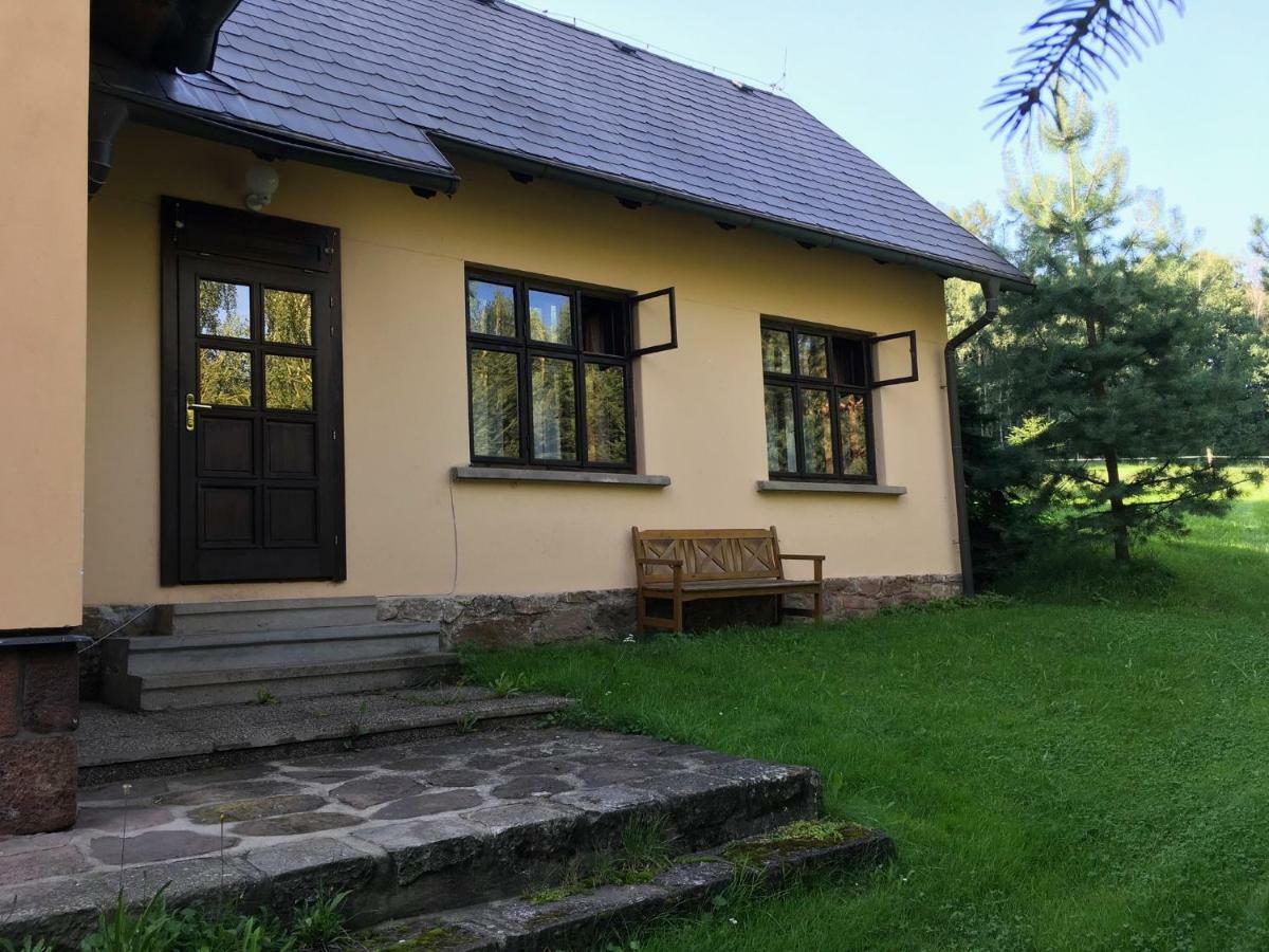 Samostatný mezonetový apartmán s dvěmi ložnicemi a vlastní krytou terasou a sdíleným bazénem Villa Rudník Exterior foto